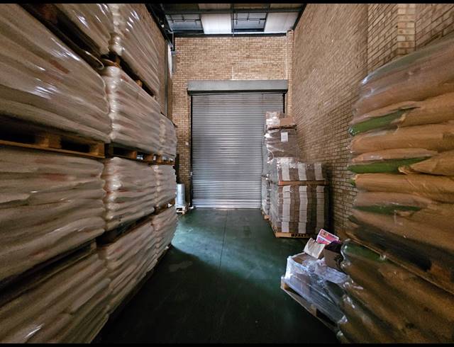 962M² WAREHOUSE TO LET IN NORTH RIDING